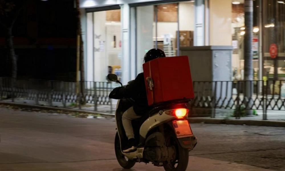Πάτρα: Διανομέας δέχτηκε επίθεση από πελάτη σε σπίτι επειδή δεν ανέβηκε μια σκάλα!